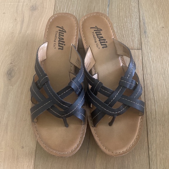 Austin Trading Co. size 8 black with cork bottom - Picture 2 of 6